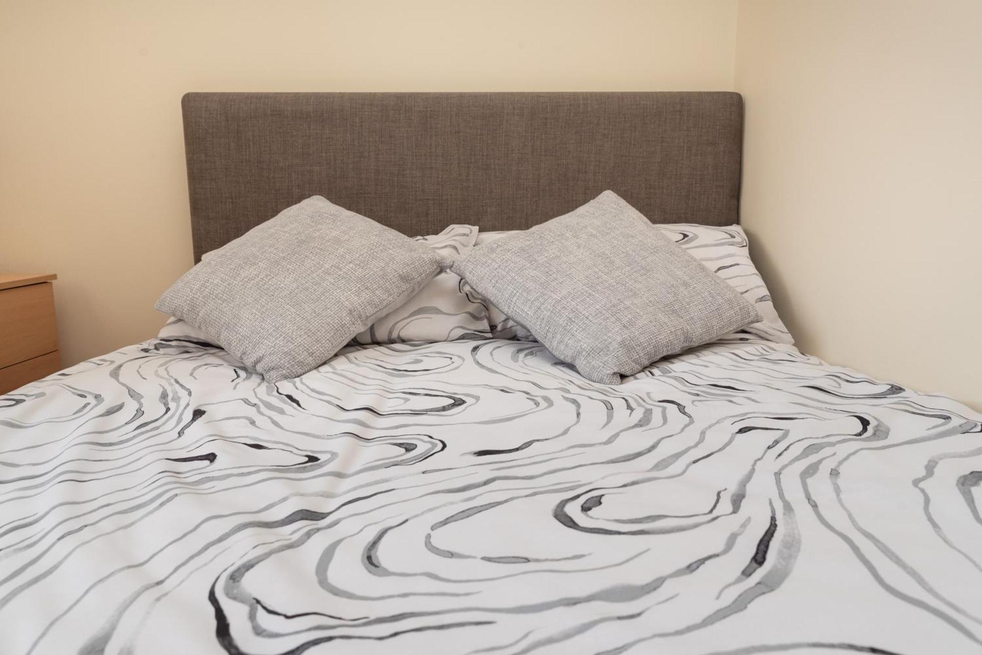 Cozy One Bedroom - Centre Apartment