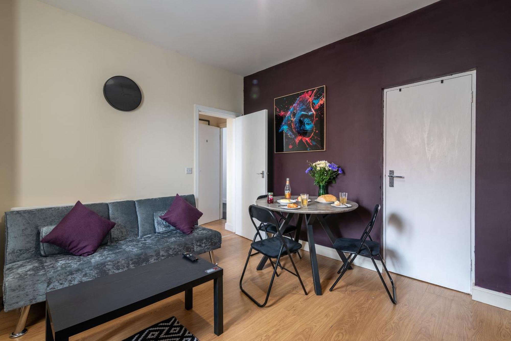 Cozy One Bedroom - Centre *